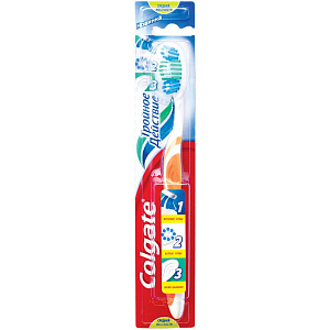 Зубная щетка средней жесткости Colgate Тройное действие